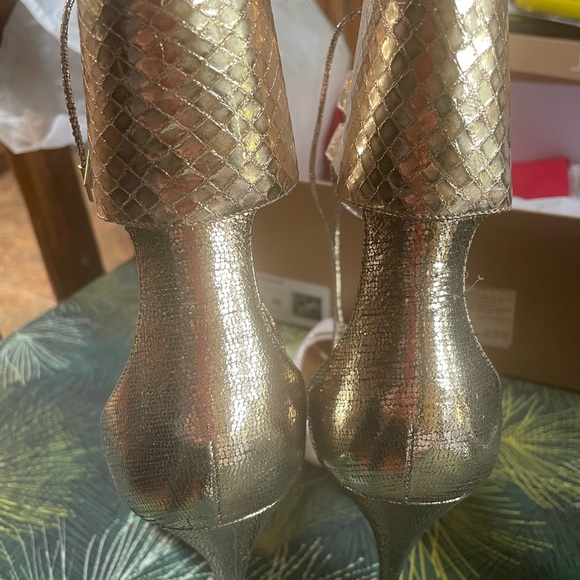 SOLD …..Brand New Corsankle 100 lace up Gold Pump - Picture 3 of 8